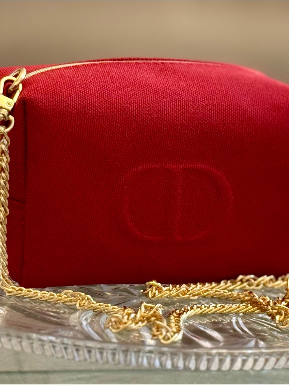 DIOR Beautiful Red Cosmetic Bag with stunning Gold Chain Attached Crossbody - Picture 13 of 16
